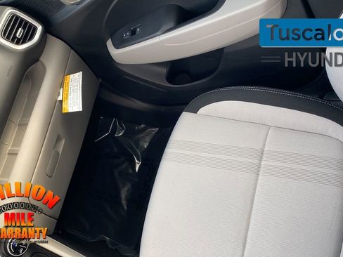 New 2025 Hyundai Venue SEL image 30