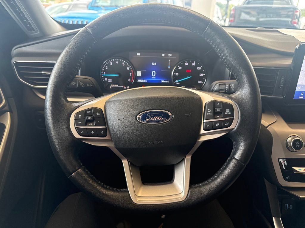 Used 2022 Ford Explorer XLT w/ Equipment Group 202A AWD/4WD image 16
