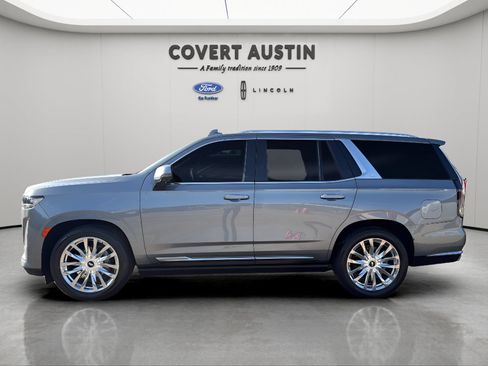 Used 2022 Cadillac Escalade Premium Luxury w/ Performance Package AWD/4WD image 2
