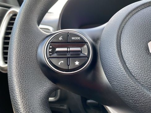 Used 2025 Kia Soul LX w/ LX Technology Package image 25