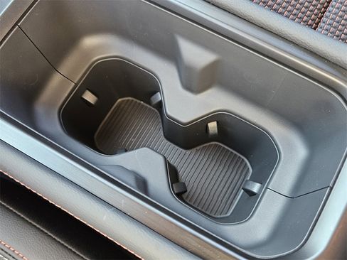 New 2025 Nissan Kicks SR image 22