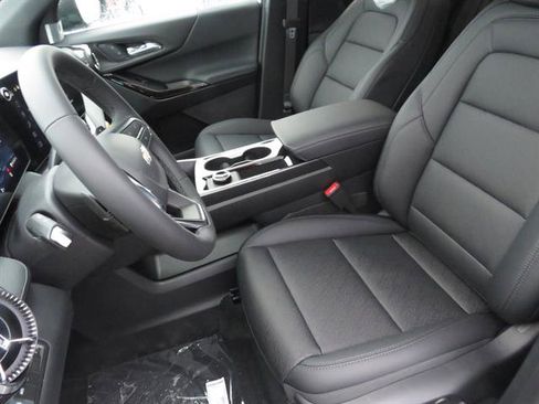 New 2026 Chevrolet Equinox LT w/ Convenience Package II image 7