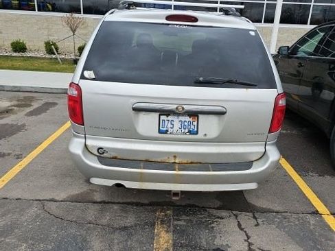 Used 2007 Chrysler Town & Country Touring image 5