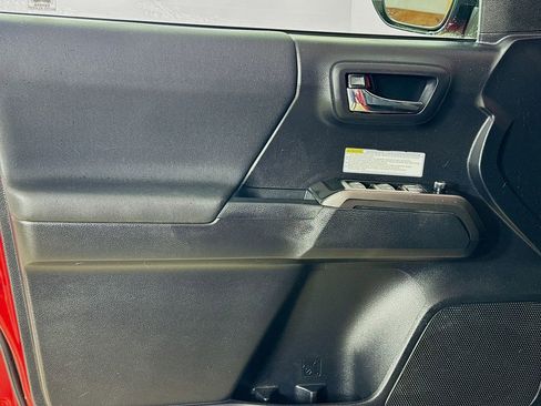 Certified 2018 Toyota Tacoma TRD Off-Road image 9