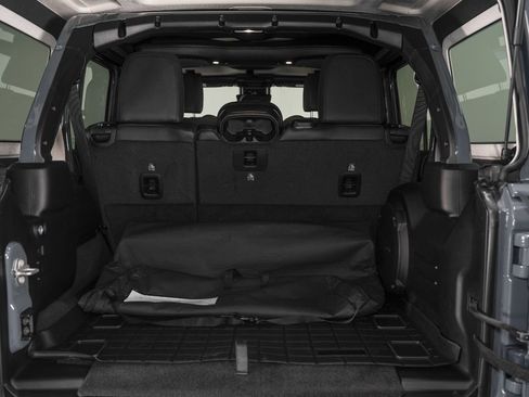 Used 2025 Jeep Wrangler Unlimited Rubicon 392 AWD/4WD image 60