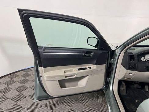 Used 2005 Chrysler 300 Touring w/ Sound Group image 9