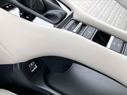 Used 2023 Honda HR-V LX image 32