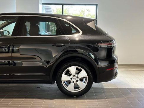 Certified 2022 Porsche Cayenne image 12