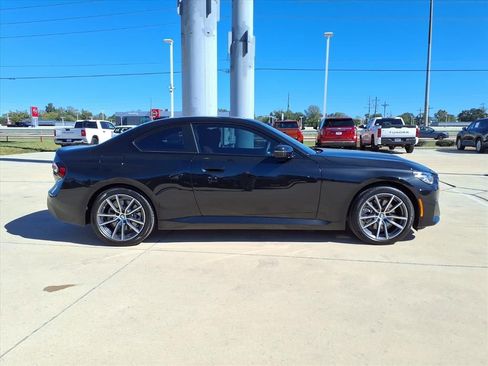 Used 2025 BMW 230i Coupe w/ Premium Package image 11