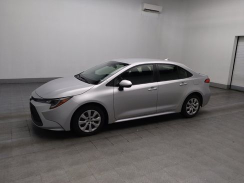 Used 2021 Toyota Corolla LE FWD image 2