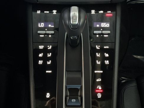 Used 2024 Porsche Macan image 21