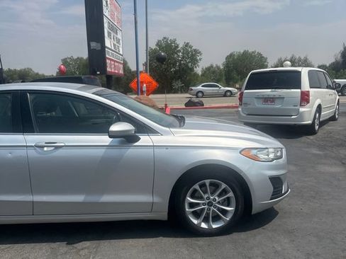 Used 2019 Ford Fusion SE FWD image 4