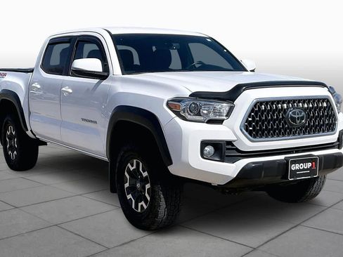 Used 2019 Toyota Tacoma TRD Off-Road image 2