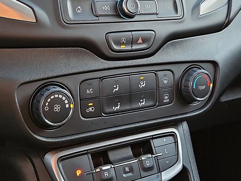 Used 2024 GMC Terrain SLE image 15