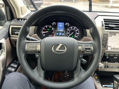 Used 2018 Lexus GX 460 w/ Navigation Package image 26