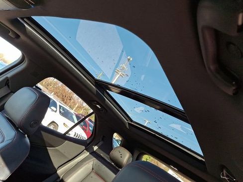 Used 2022 Chevrolet Equinox RS w/ RS Leather Package image 11