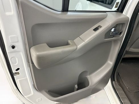 Used 2021 Nissan Frontier SV w/ Midnight Edition Floor Mats image 26