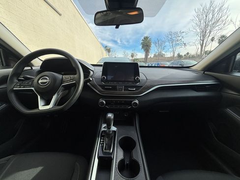 Used 2025 Nissan Altima 2.5 SV image 33