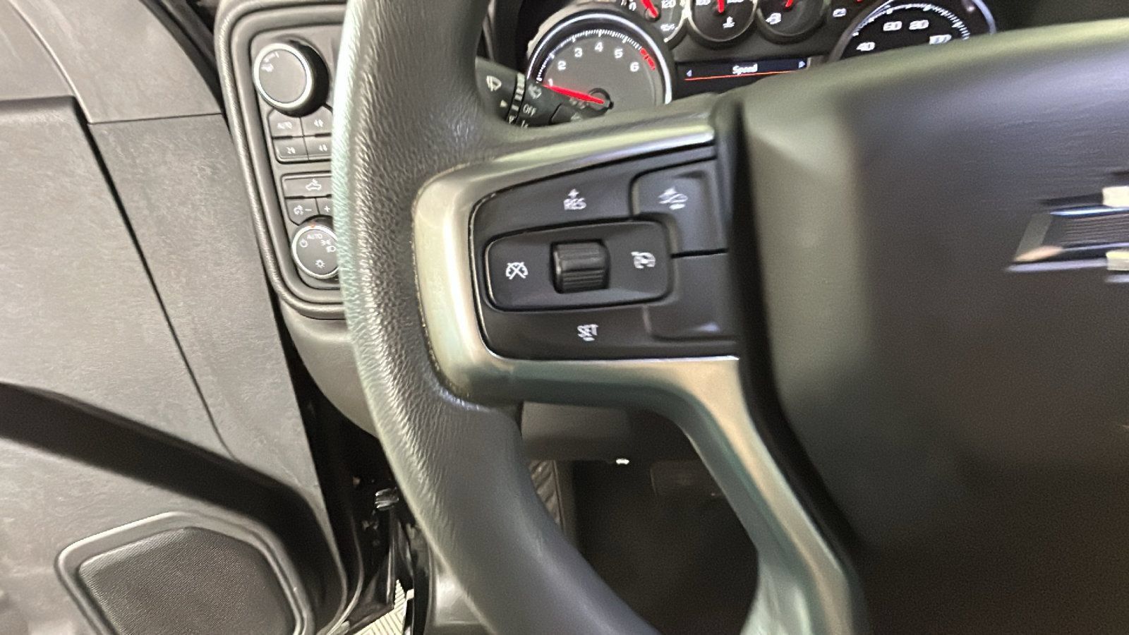 Used 2022 Chevrolet Silverado 1500 Custom Trail Boss w/ Safety Confidence Package AWD/4WD image 17