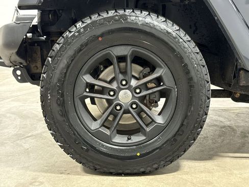 Used 2017 Jeep Wrangler Unlimited Sahara AWD/4WD image 25