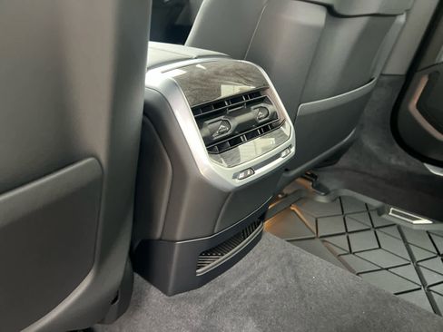 Used 2025 BMW 740i xDrive w/ Premium Package image 17