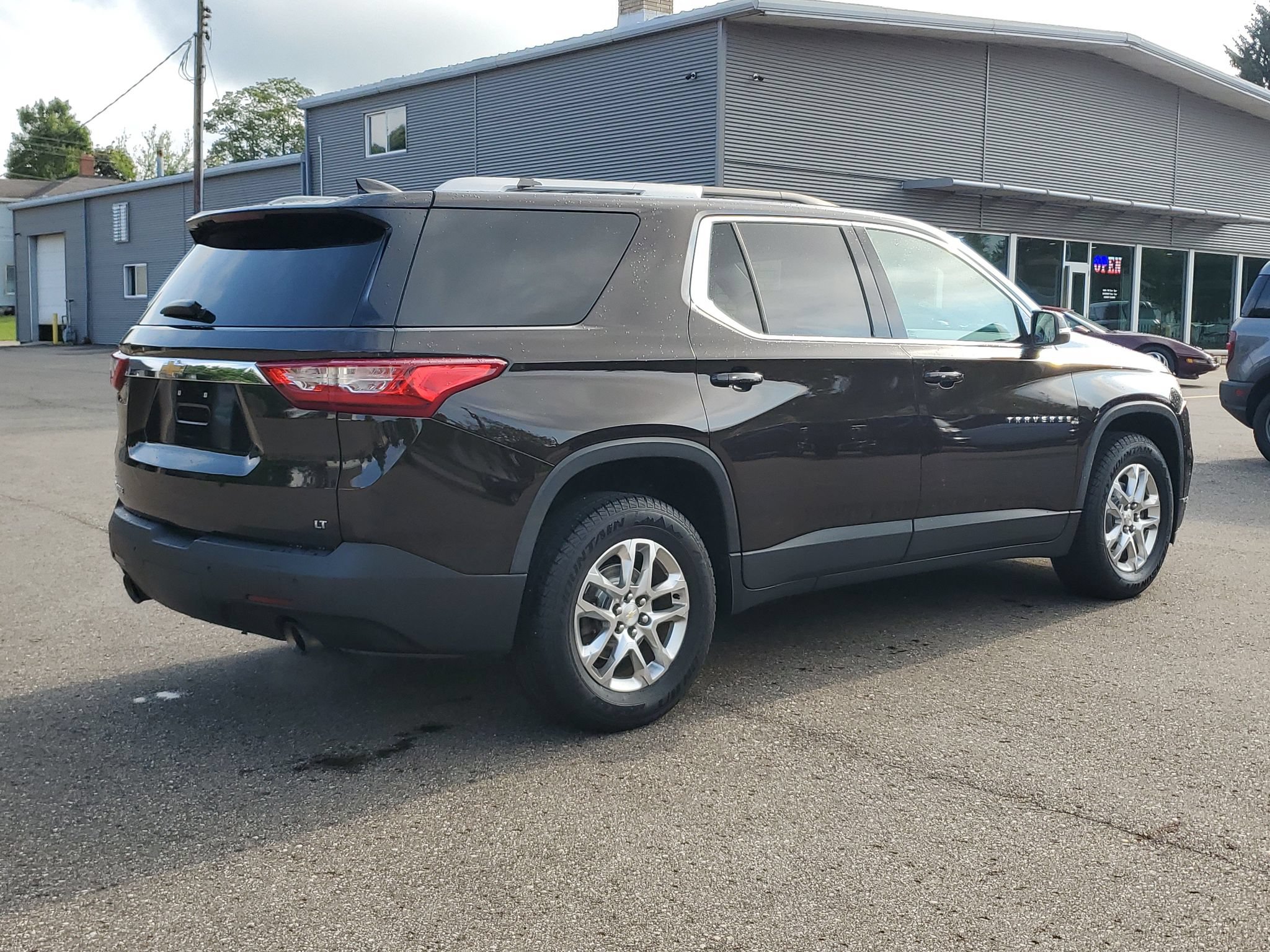Used 2018 Chevrolet Traverse LT FWD image 4
