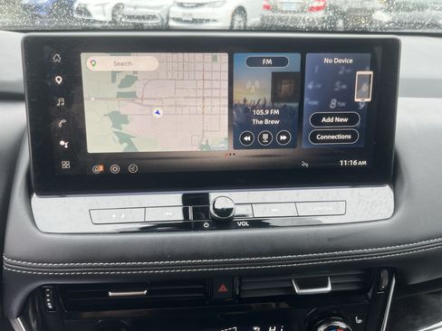 Used 2025 Nissan Rogue SL AWD/4WD image 22