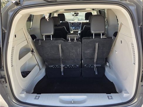 Certified 2023 Chrysler Pacifica Limited image 17