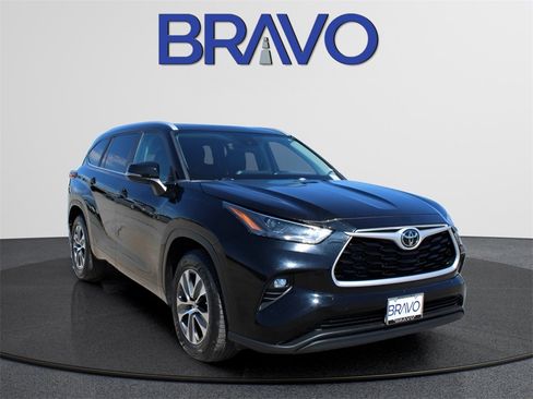 Used 2023 Toyota Highlander L image 3