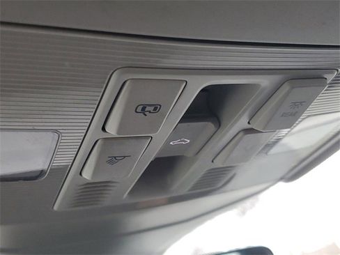 Used 2023 Volkswagen Jetta SE image 28