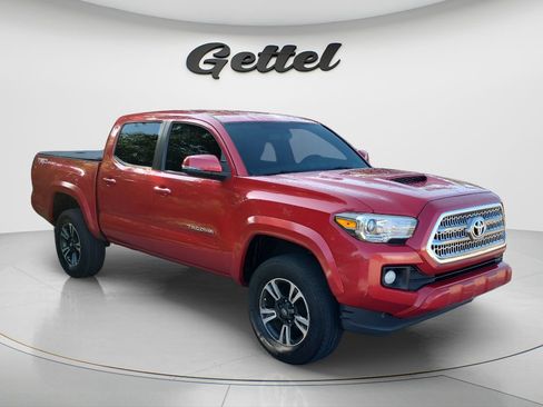 Used 2017 Toyota Tacoma TRD Sport w/ Tow Package RWD image 3