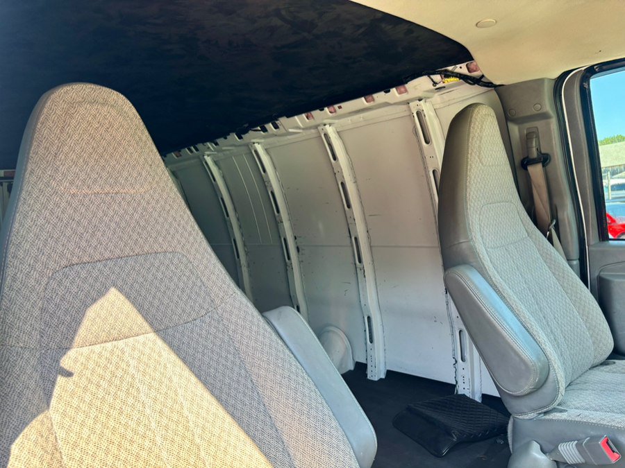 Used 2017 GMC Savana 2500 Extended RWD image 16