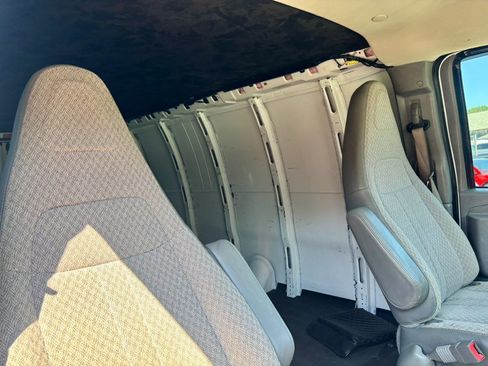 Used 2017 GMC Savana 2500 Extended RWD image 16