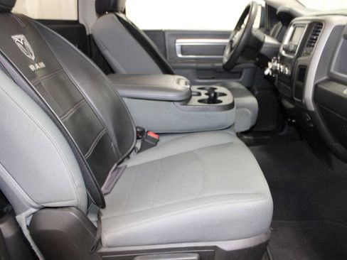 Used 2015 RAM 1500 Express RWD image 28