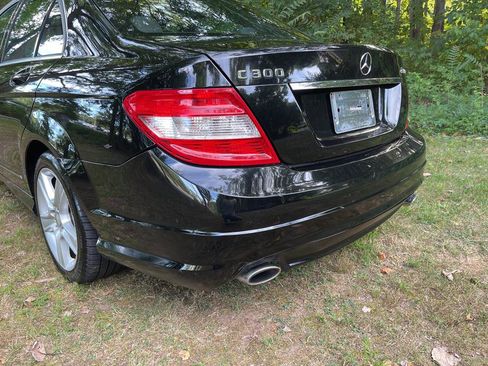 Used 2011 Mercedes-Benz C 300 Luxury image 16