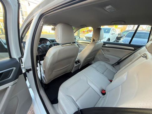 Used 2015 Volkswagen Golf S image 12