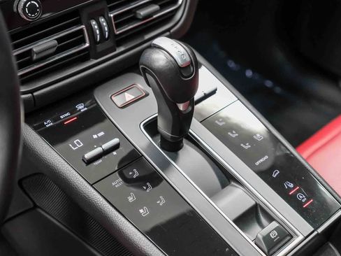 Used 2024 Porsche Macan image 20