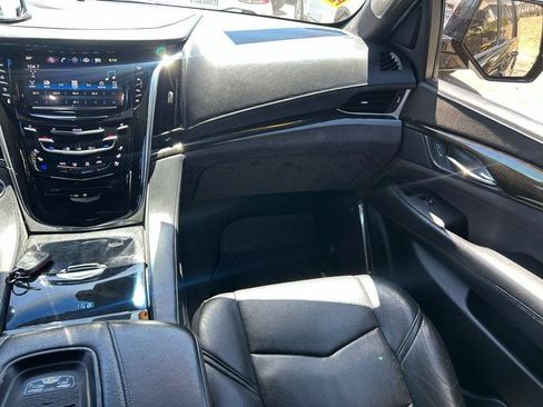 Used 2017 Cadillac Escalade Platinum AWD/4WD image 13