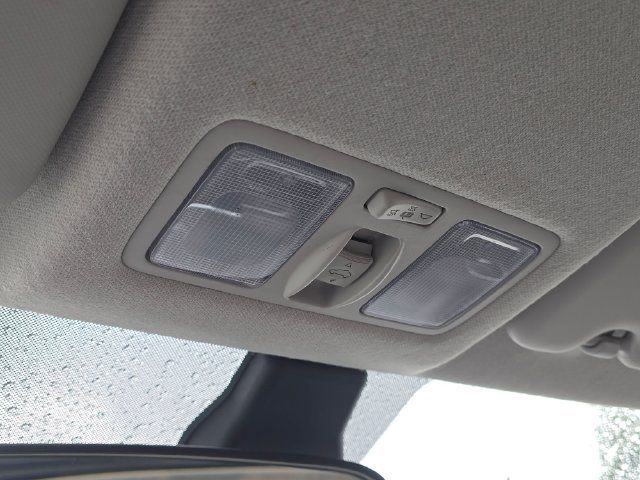 Certified 2025 Hyundai Venue SEL FWD image 35