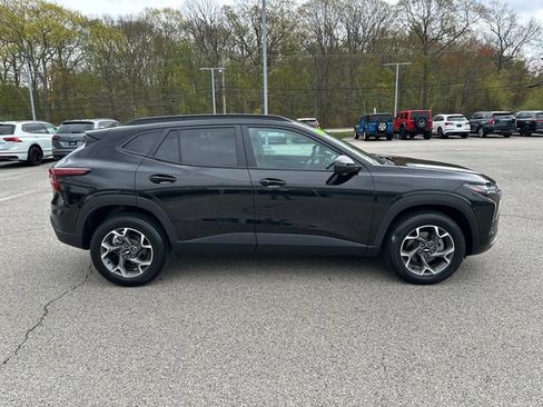 Used 2024 Chevrolet Trax LT w/ Driver Confidence Package FWD image 9