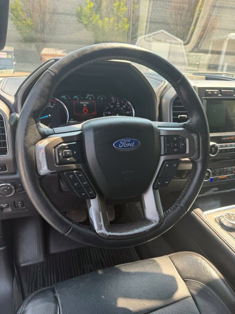 Used 2018 Ford Expedition XLT w/ Equipment Group 202A AWD/4WD image 18
