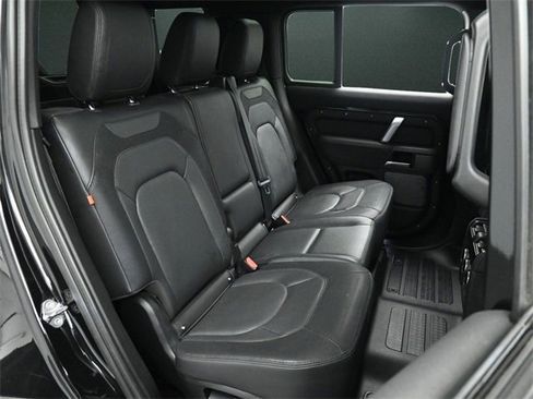 Used 2023 Land Rover Defender 110 X-Dynamic SE image 18
