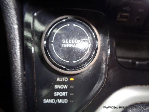 Used 2017 Jeep Cherokee Limited image 12