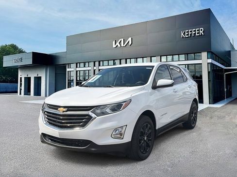 Used 2020 Chevrolet Equinox LT w/ Driver Convenience Package image 4