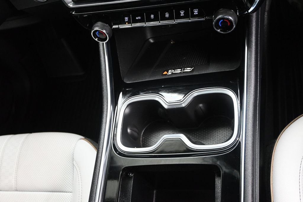 Used 2025 Chevrolet Traverse High Country w/ LPO, Floor Liner Package FWD image 28