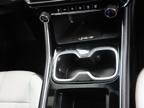 Used 2025 Chevrolet Traverse High Country w/ LPO, Floor Liner Package FWD image 28