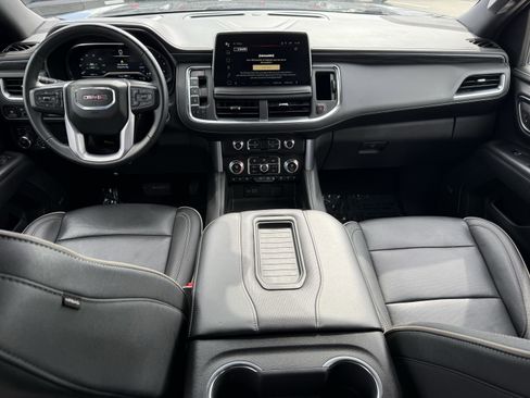Used 2024 GMC Yukon XL SLT image 13