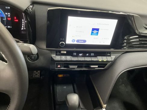 Used 2025 Toyota Camry SE image 7