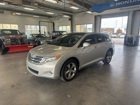 Used 2010 Toyota Venza FWD image 1