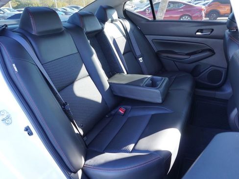 Used 2025 Nissan Altima 2.5 SR image 9